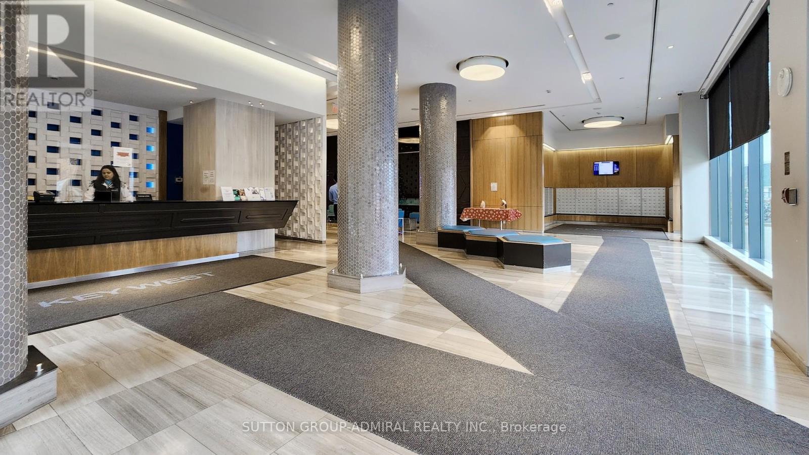 4205 - 36 Park Lawn Road Property Photo 3