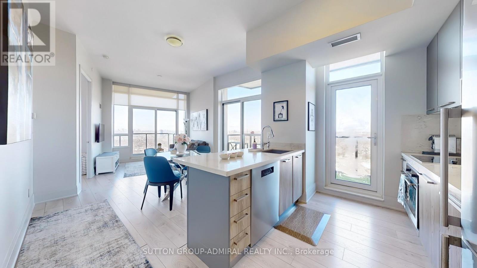 4205 - 36 Park Lawn Road Property Photo 4