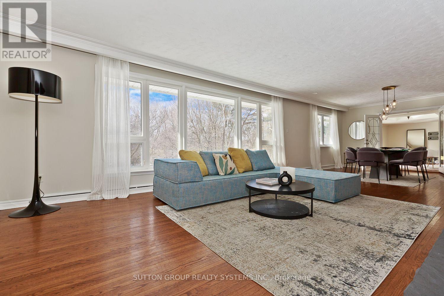 1606 Crediton Parkway E Property Photo 9