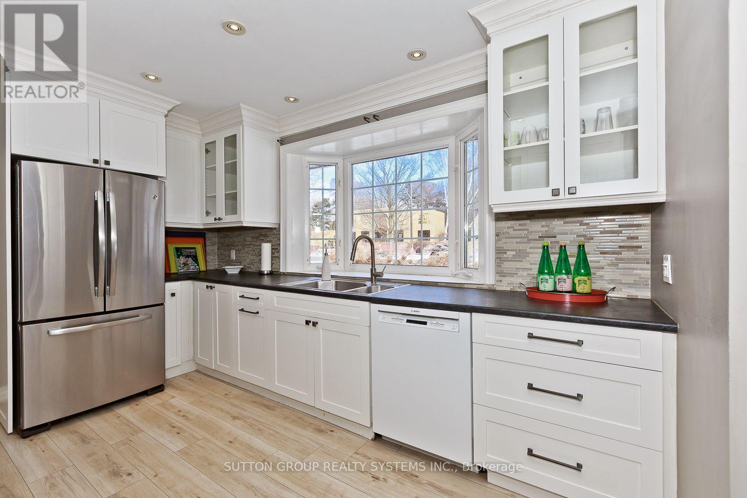 1606 Crediton Parkway E Property Photo 16
