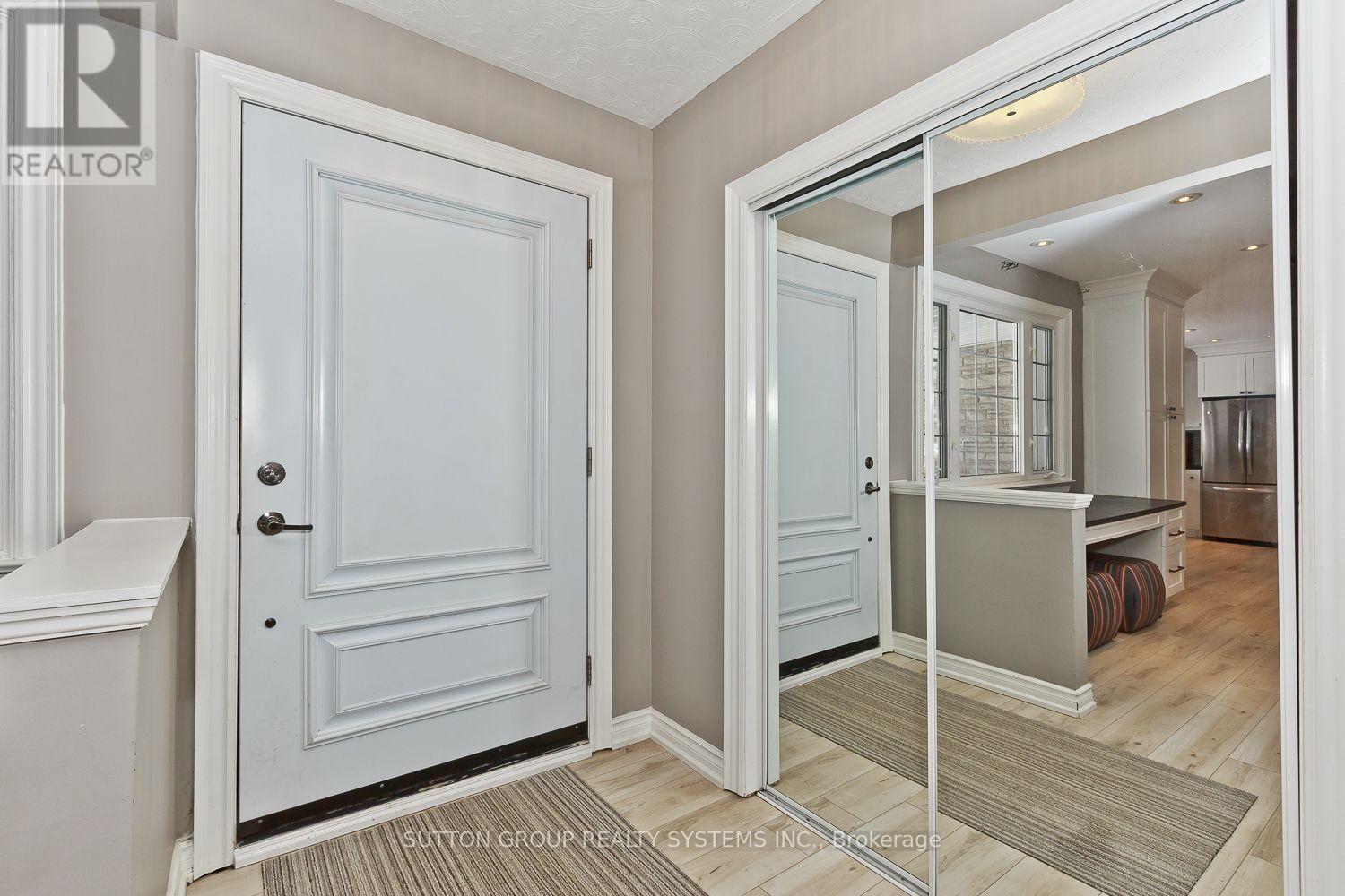 1606 Crediton Parkway E Property Photo 20