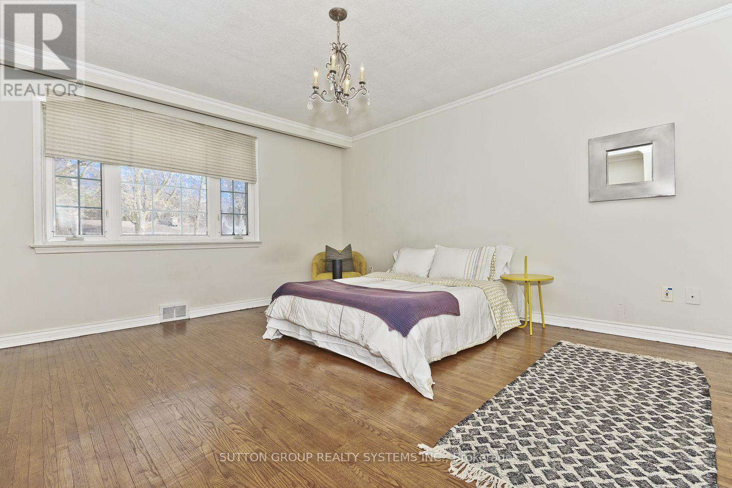 1606 Crediton Parkway E Property Photo 24