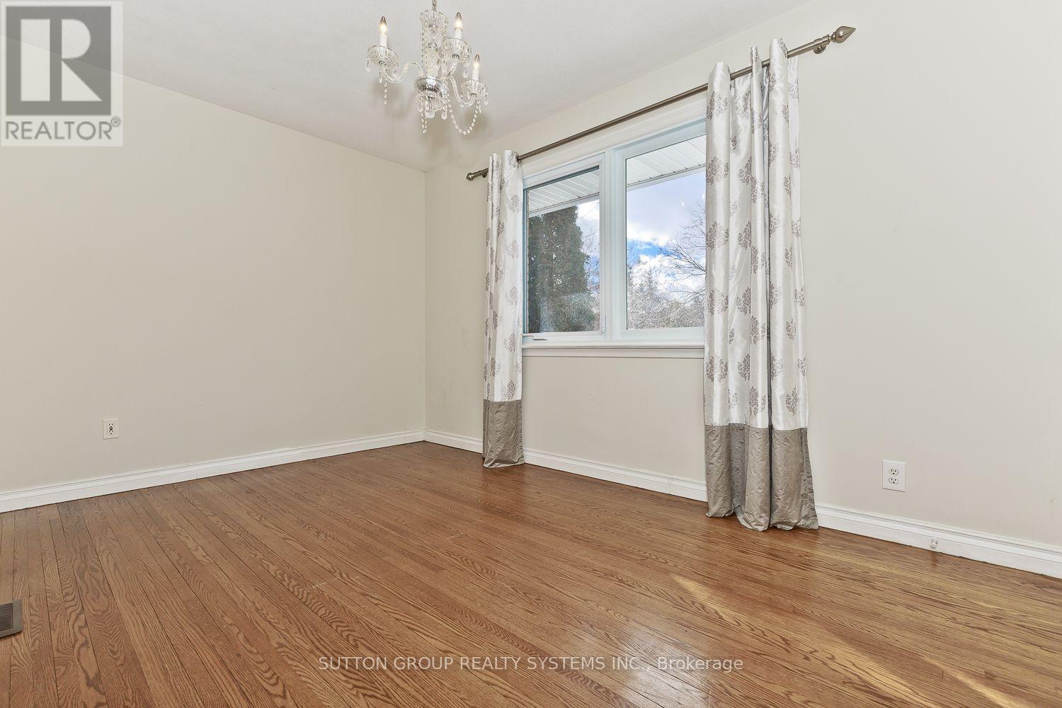 1606 Crediton Parkway E Property Photo 27