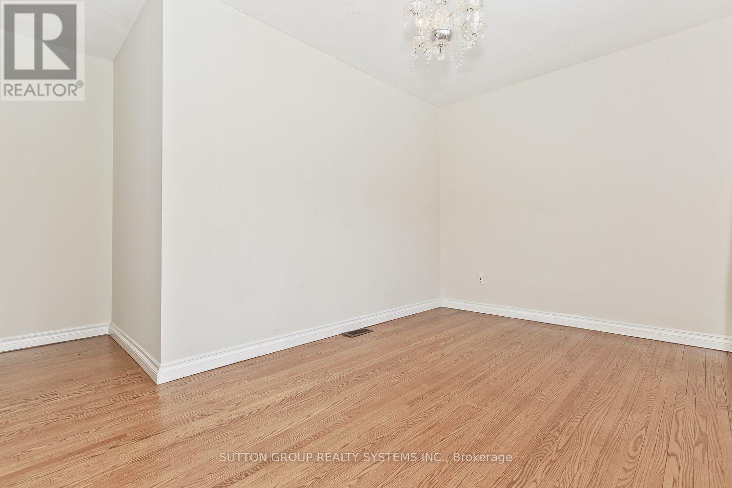 1606 Crediton Parkway E Property Photo 28