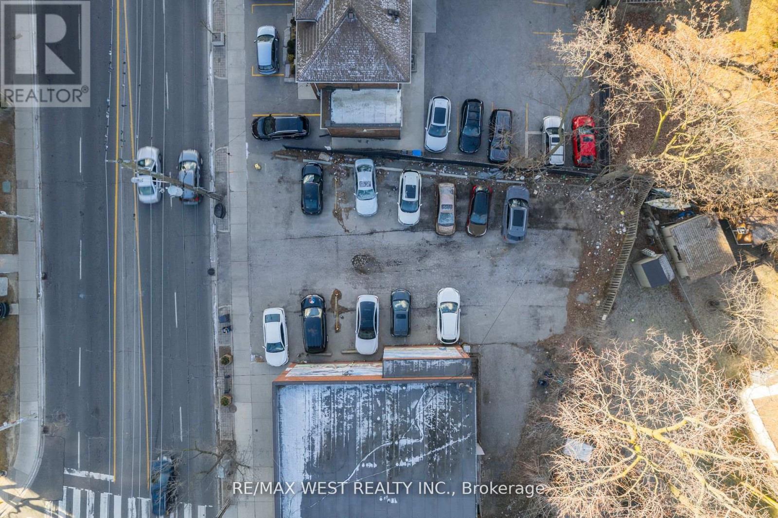 5000 Dundas Street W Property Photo 2