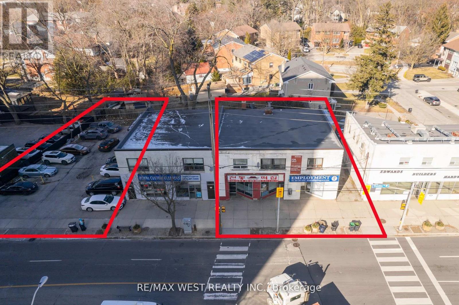 5000 Dundas Street W Property Photo 3