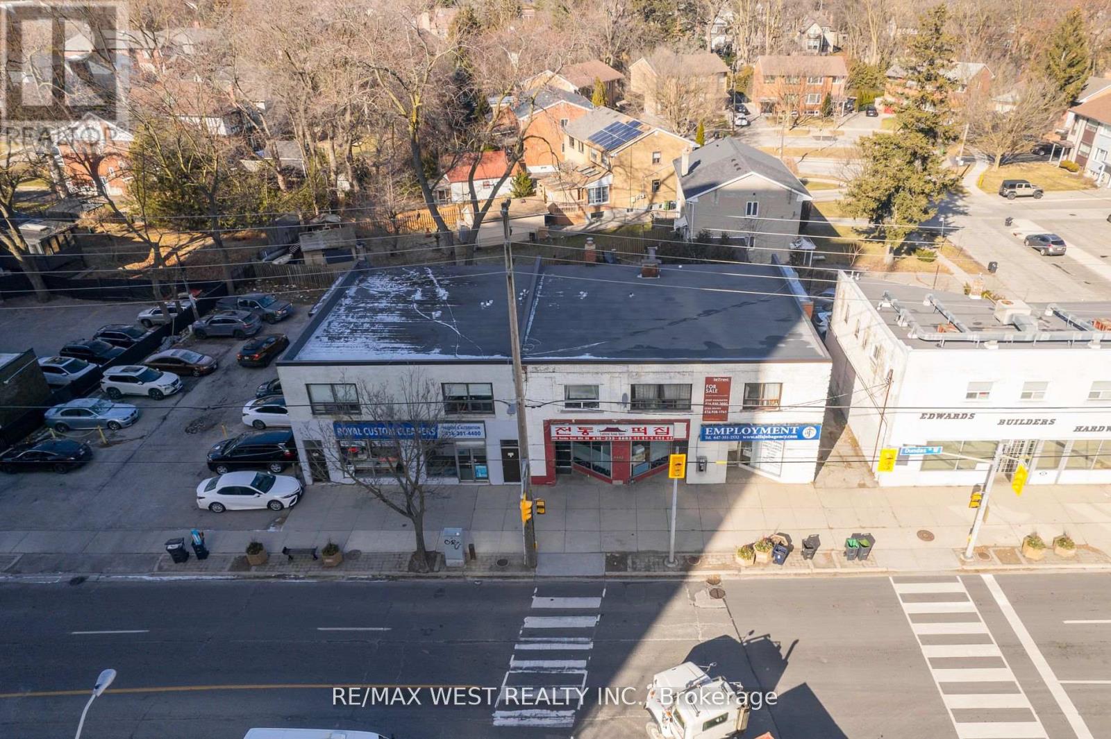 5000 Dundas Street W Property Photo 5