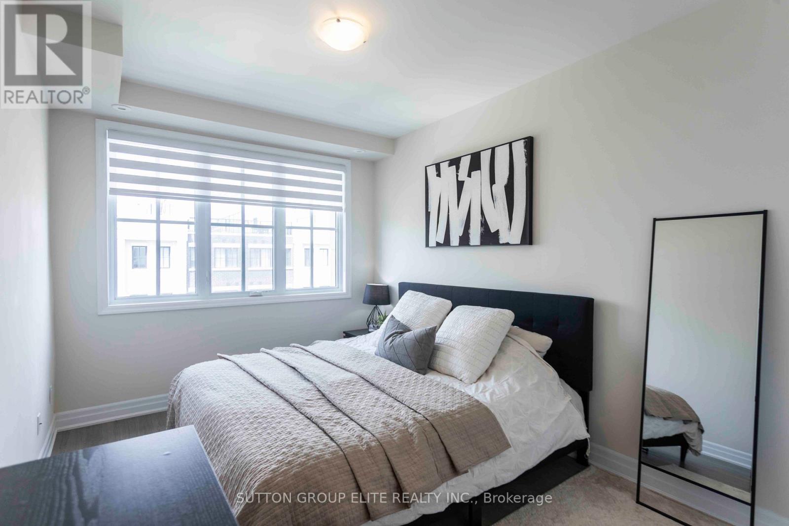 220 - 652 Cricklewood Drive Property Photo 15