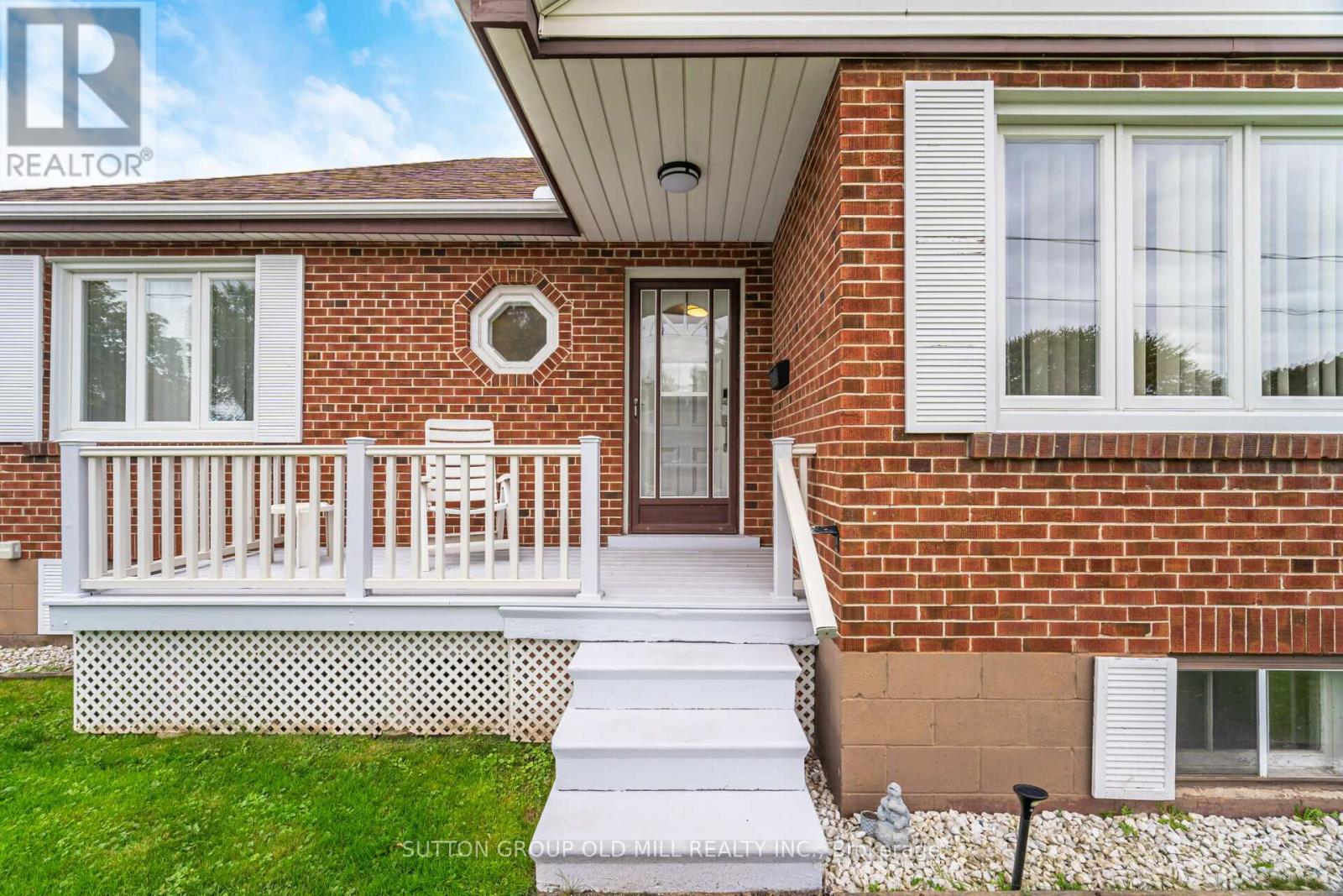 656 Hyacinthe Boulevard Property Photo 3
