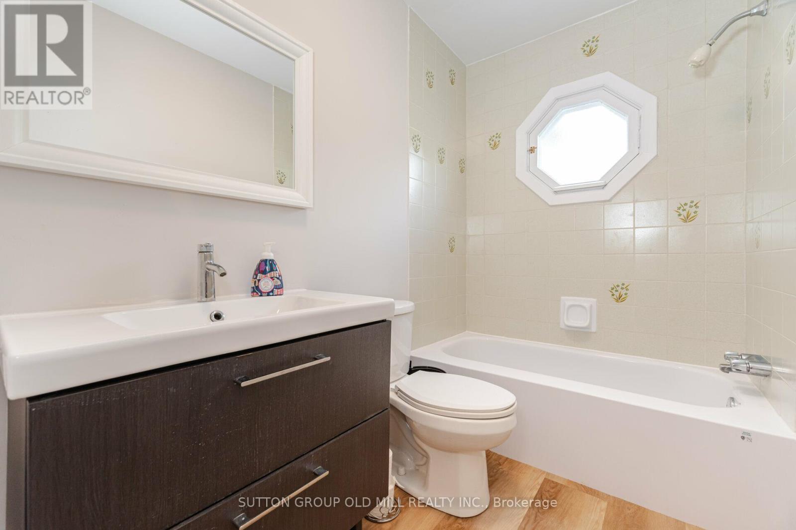 656 Hyacinthe Boulevard Property Photo 11