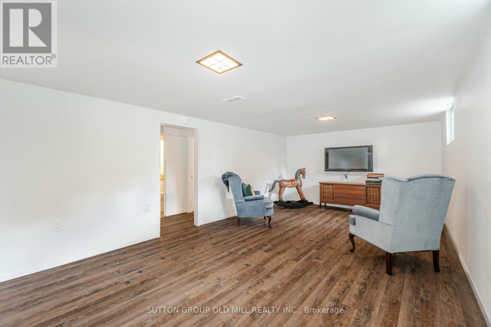 656 Hyacinthe Boulevard Property Photo 18