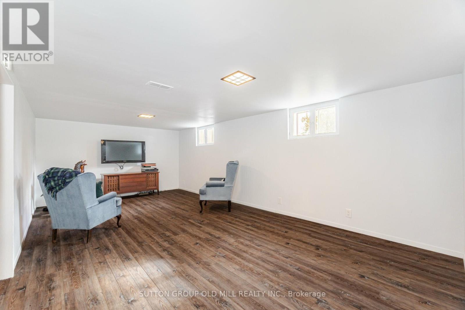 656 Hyacinthe Boulevard Property Photo 21