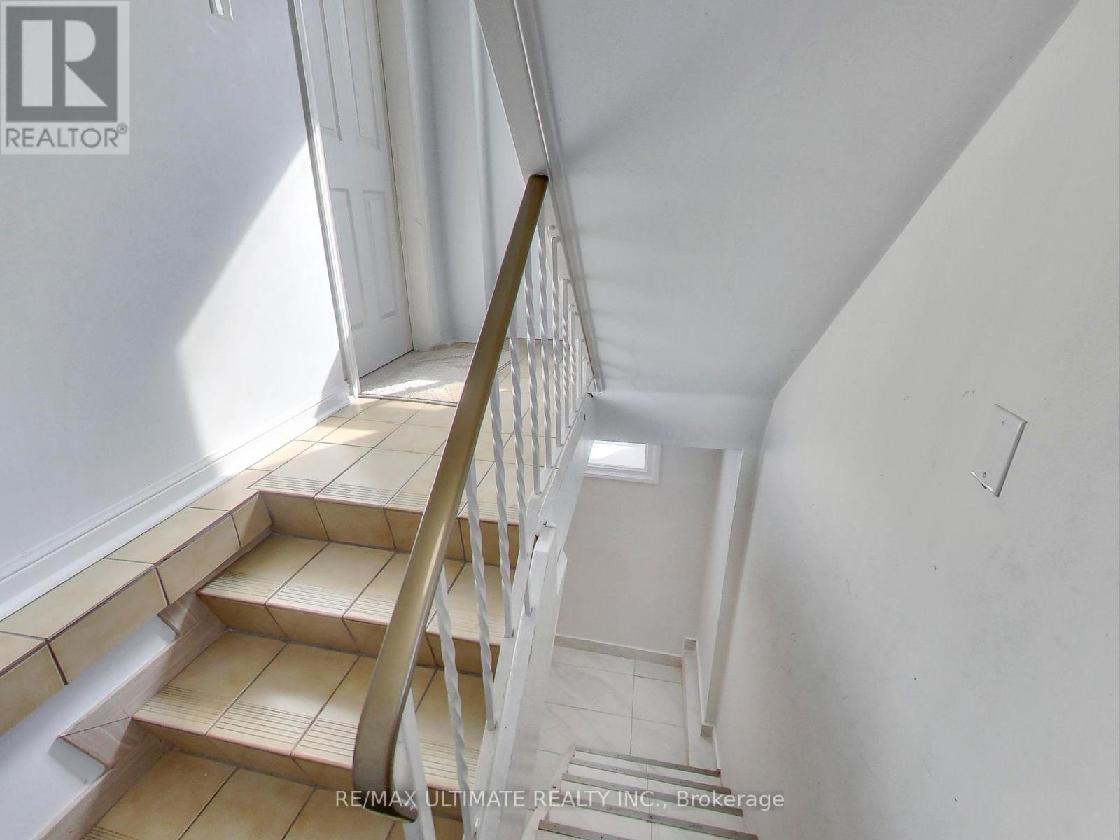 B - 1652 Dufferin Street Property Photo 3