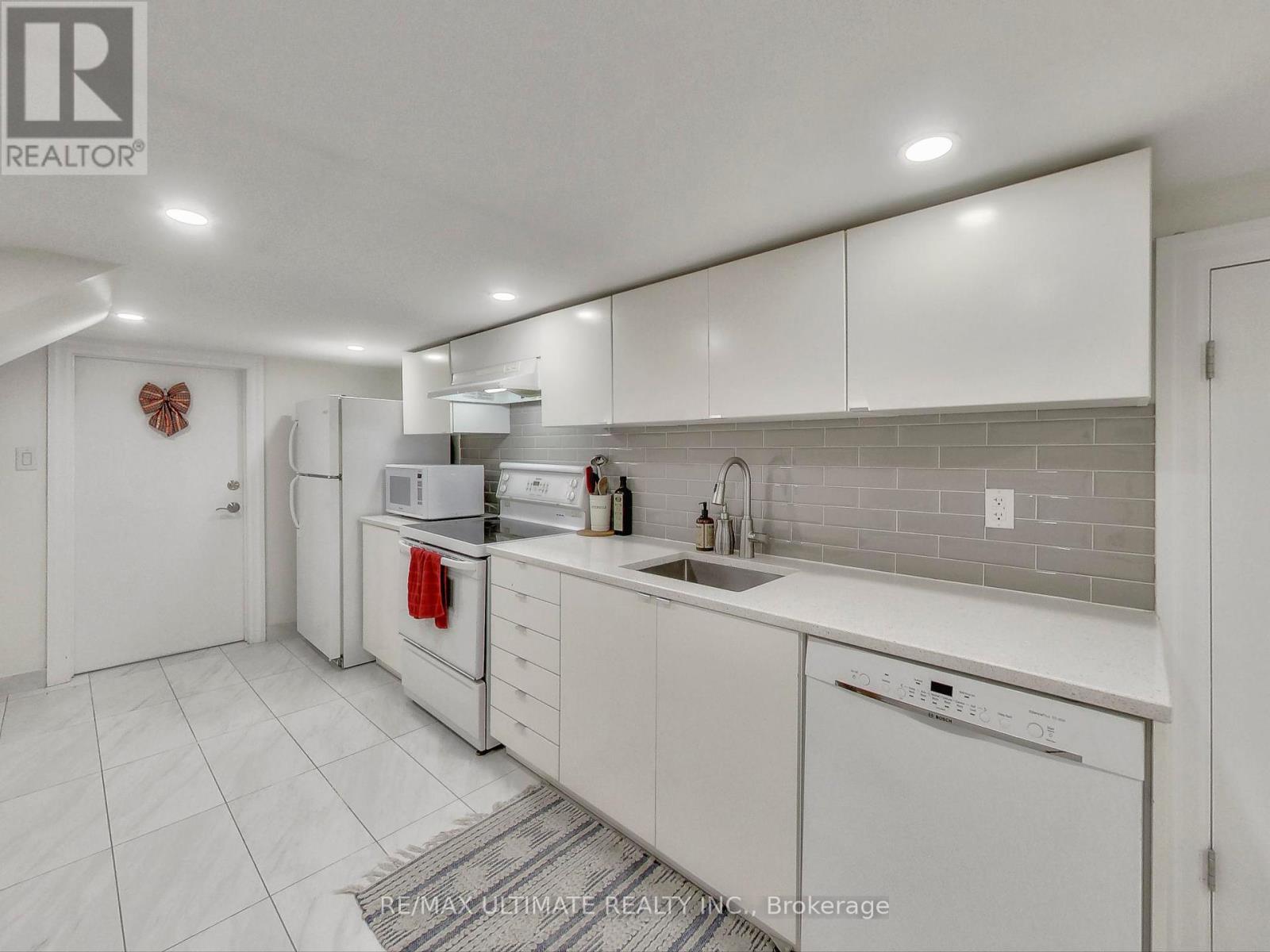B - 1652 Dufferin Street Property Photo 4