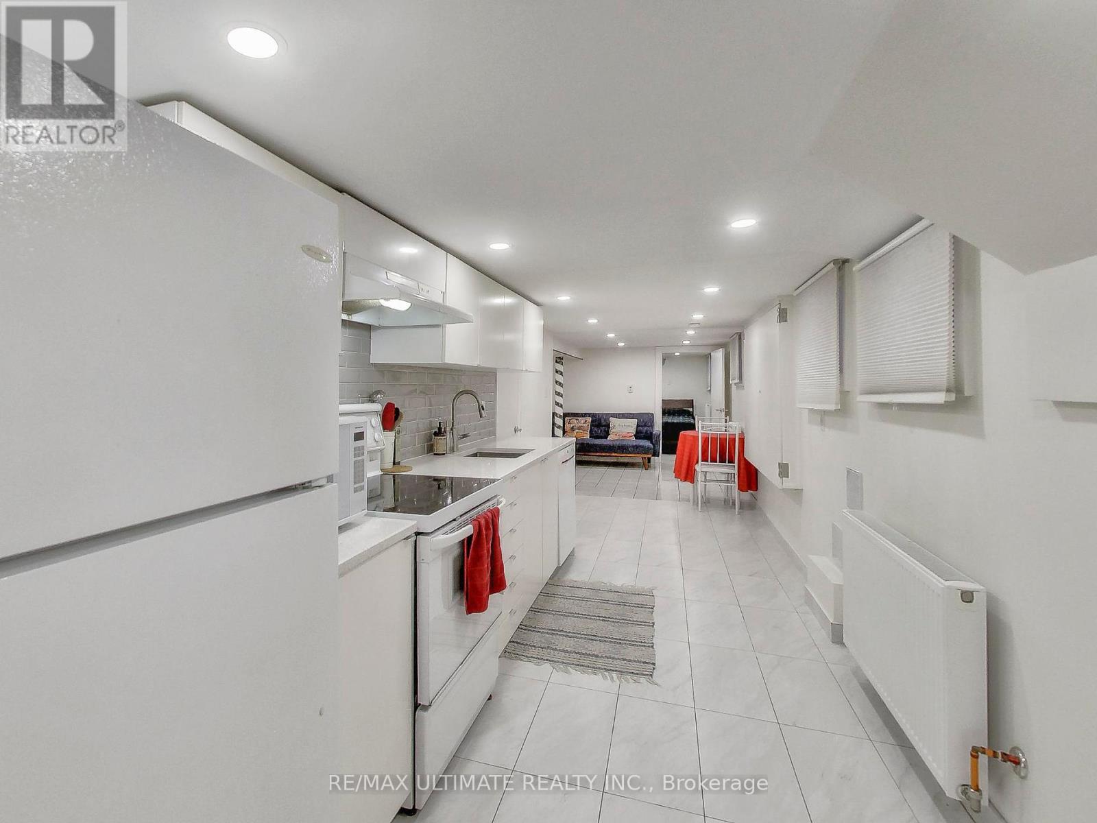 B - 1652 Dufferin Street Property Photo 5