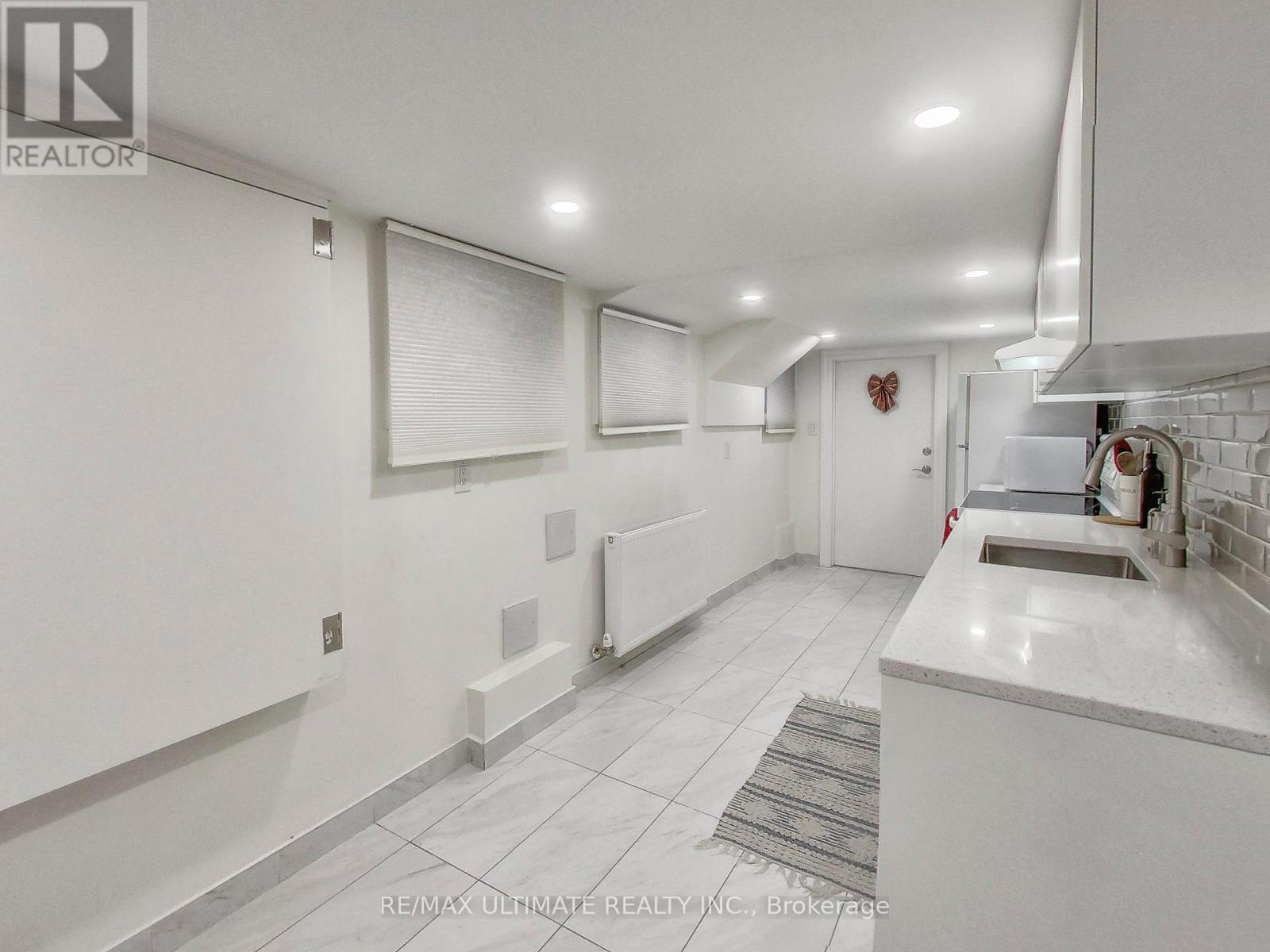 B - 1652 Dufferin Street Property Photo 7