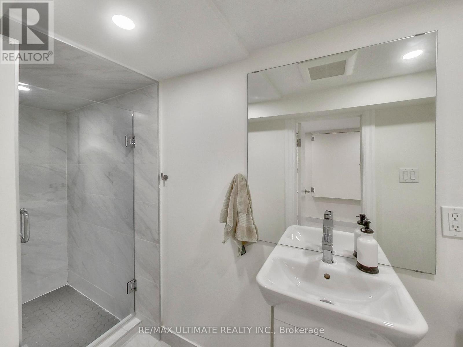 B - 1652 Dufferin Street Property Photo 11