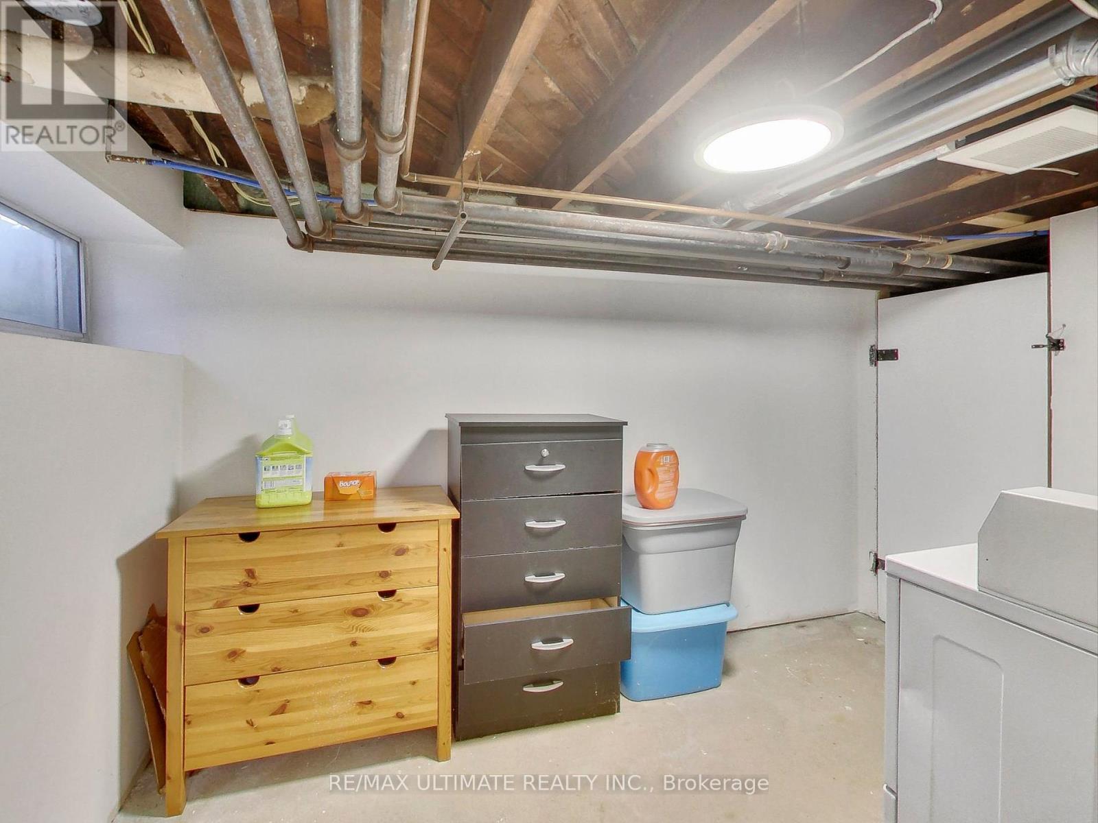 B - 1652 Dufferin Street Property Photo 17