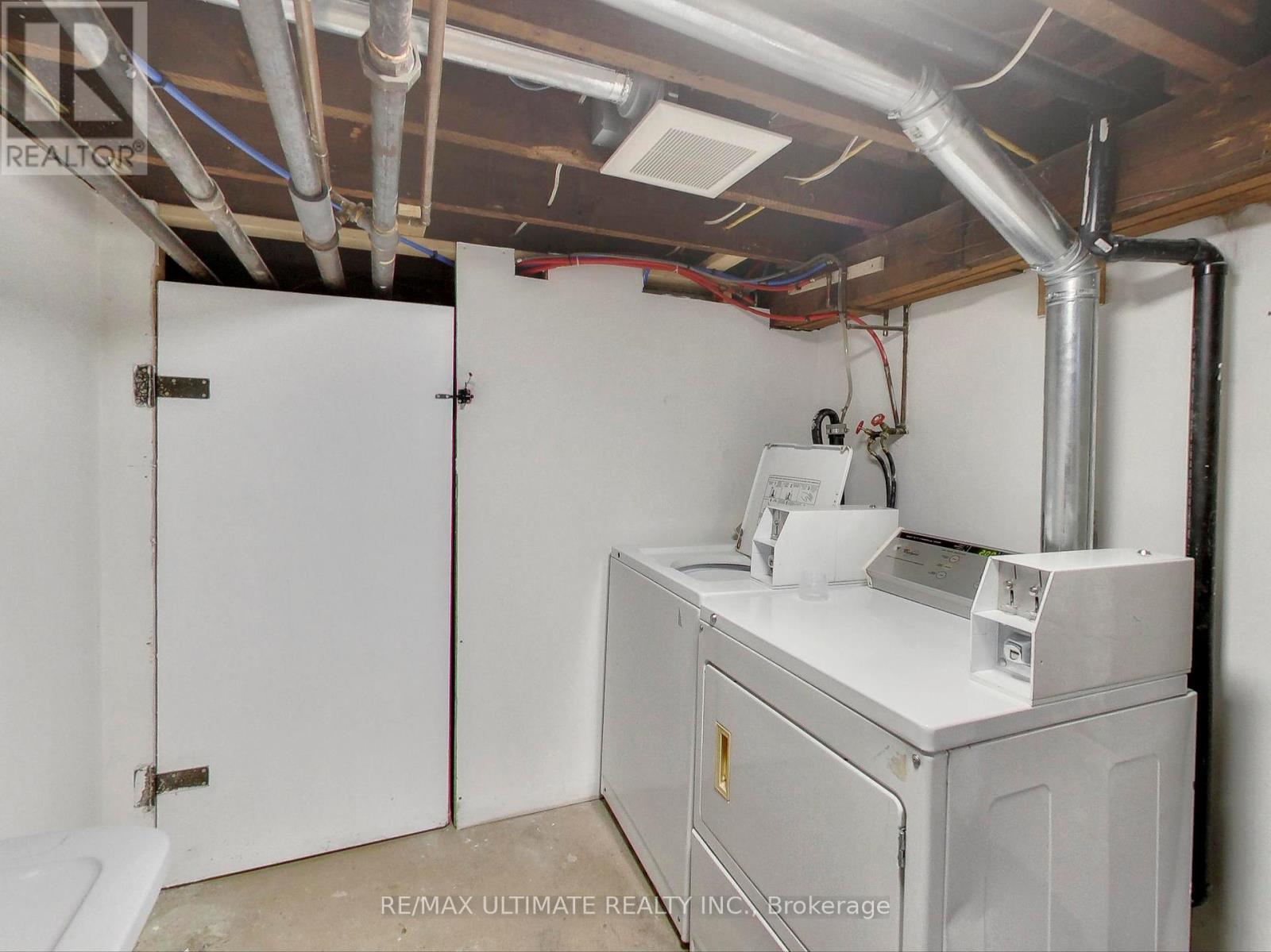 B - 1652 Dufferin Street Property Photo 18