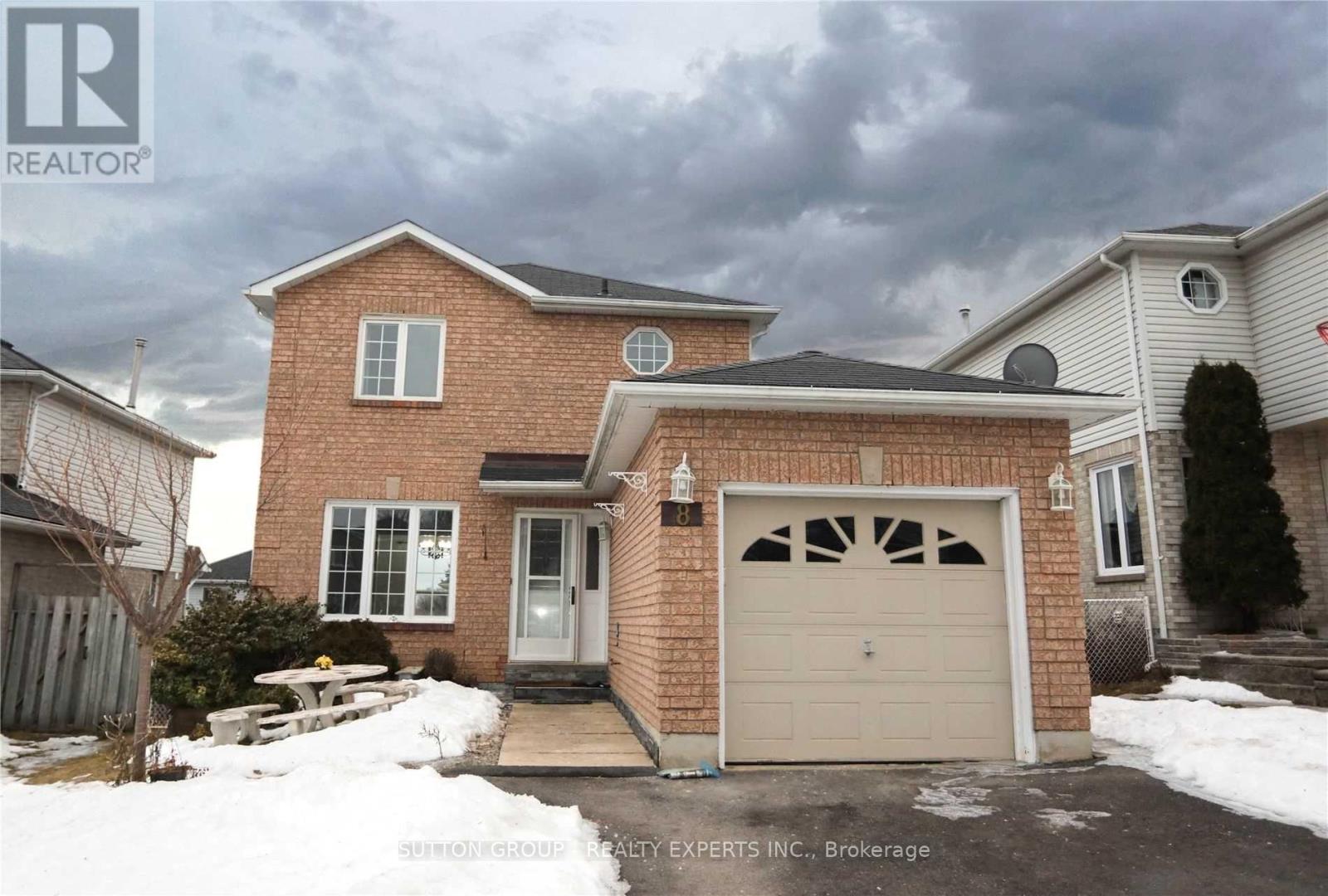 8 EASTVIEW CRESCENT Property Photo 1