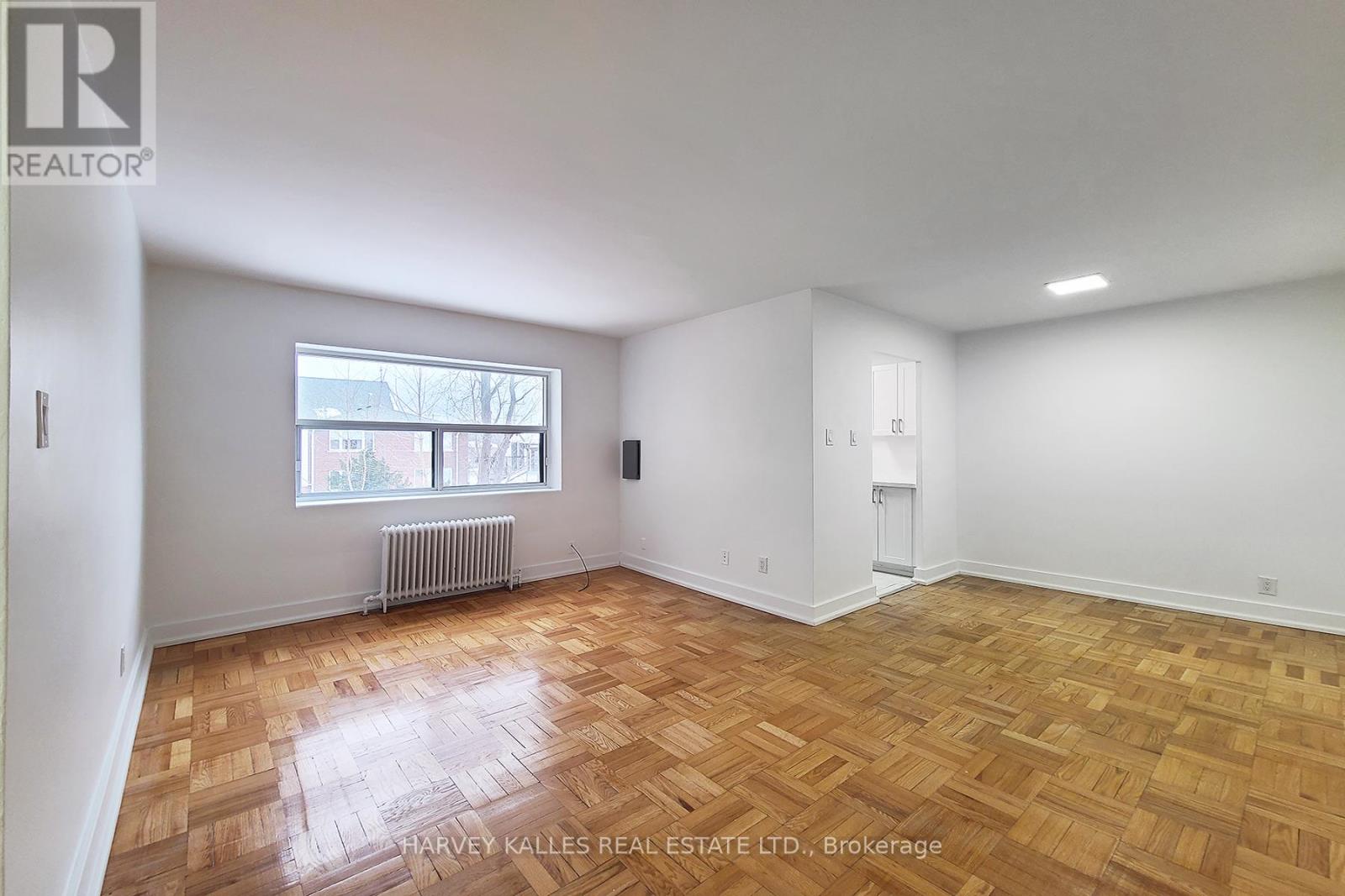 203 - 285 Park Lawn Road Property Photo 2
