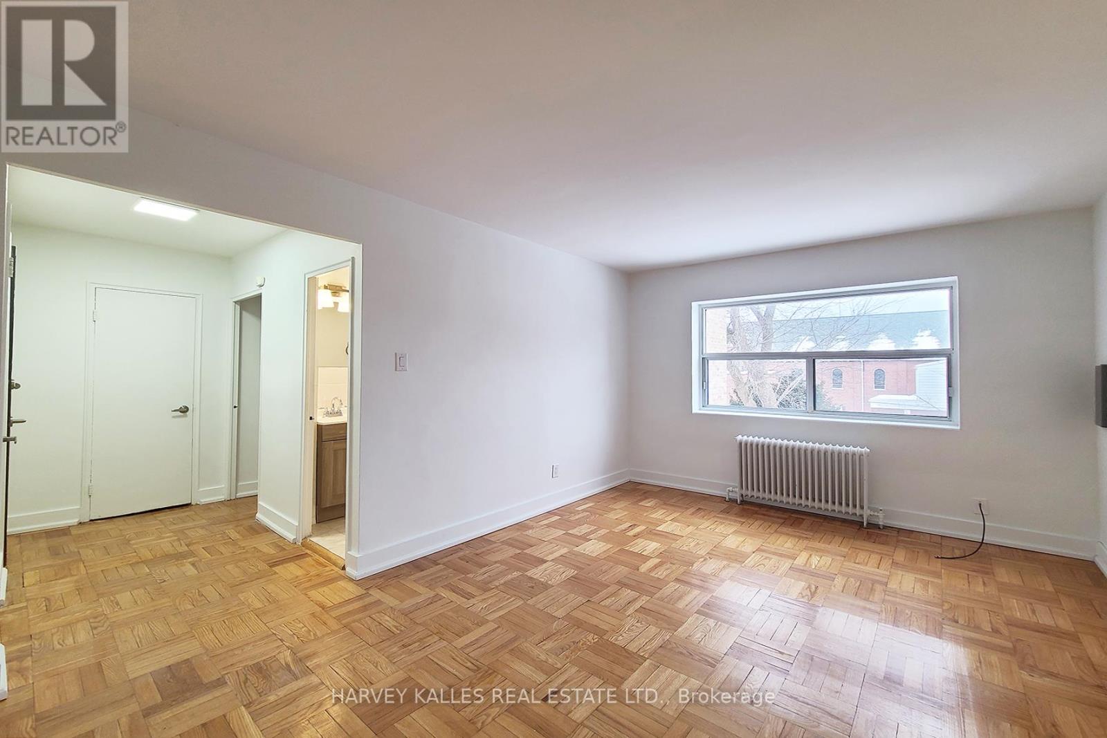 203 - 285 Park Lawn Road Property Photo 4