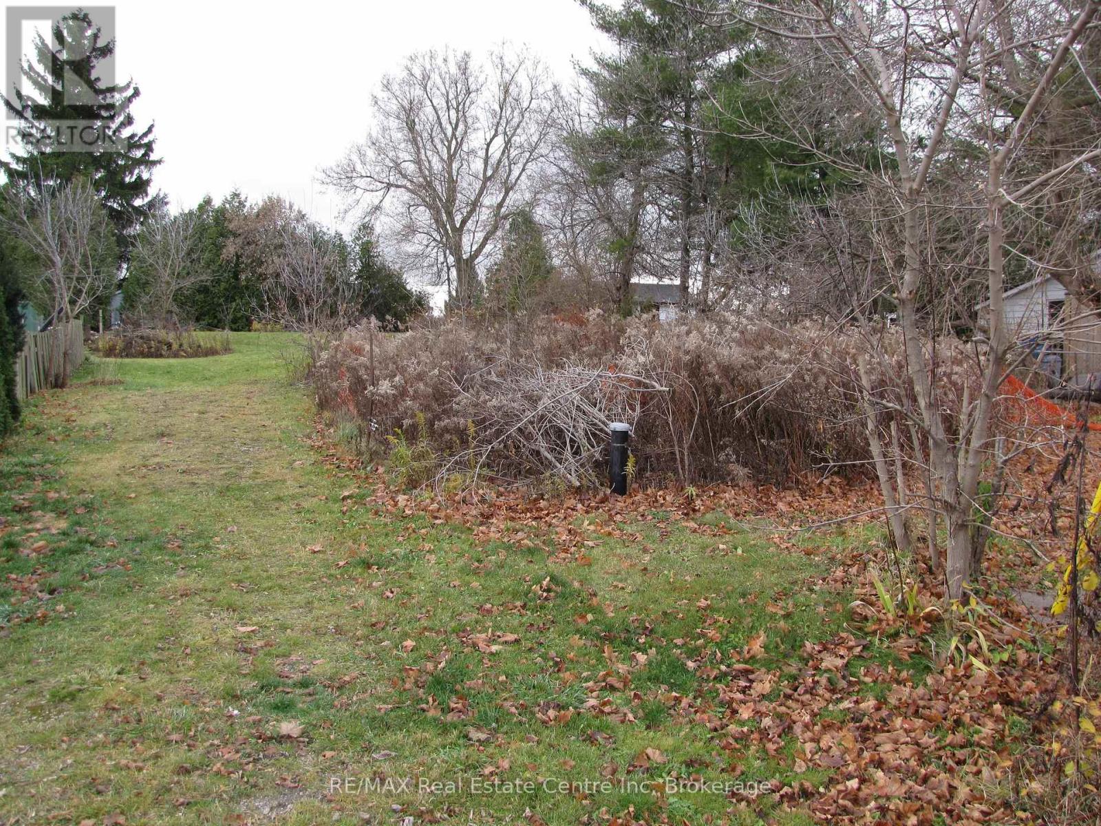 11008 First Line Property Photo 2