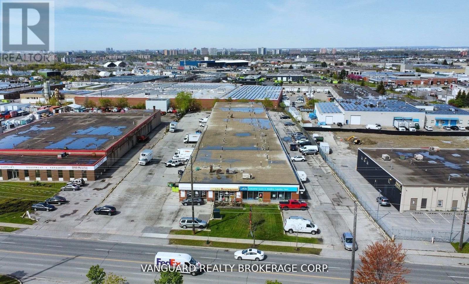18 - 90 SIGNET DRIVE Property Photo 1