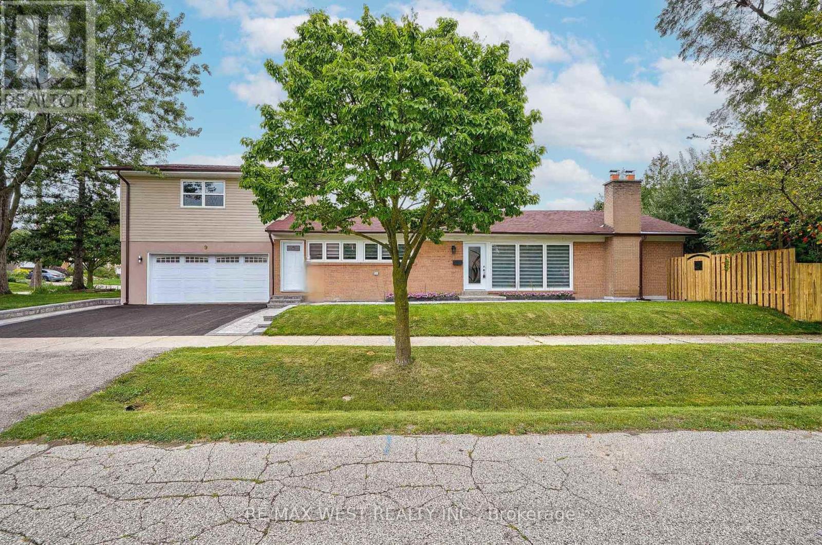 9 Mooreshead Drive Property Photo 1
