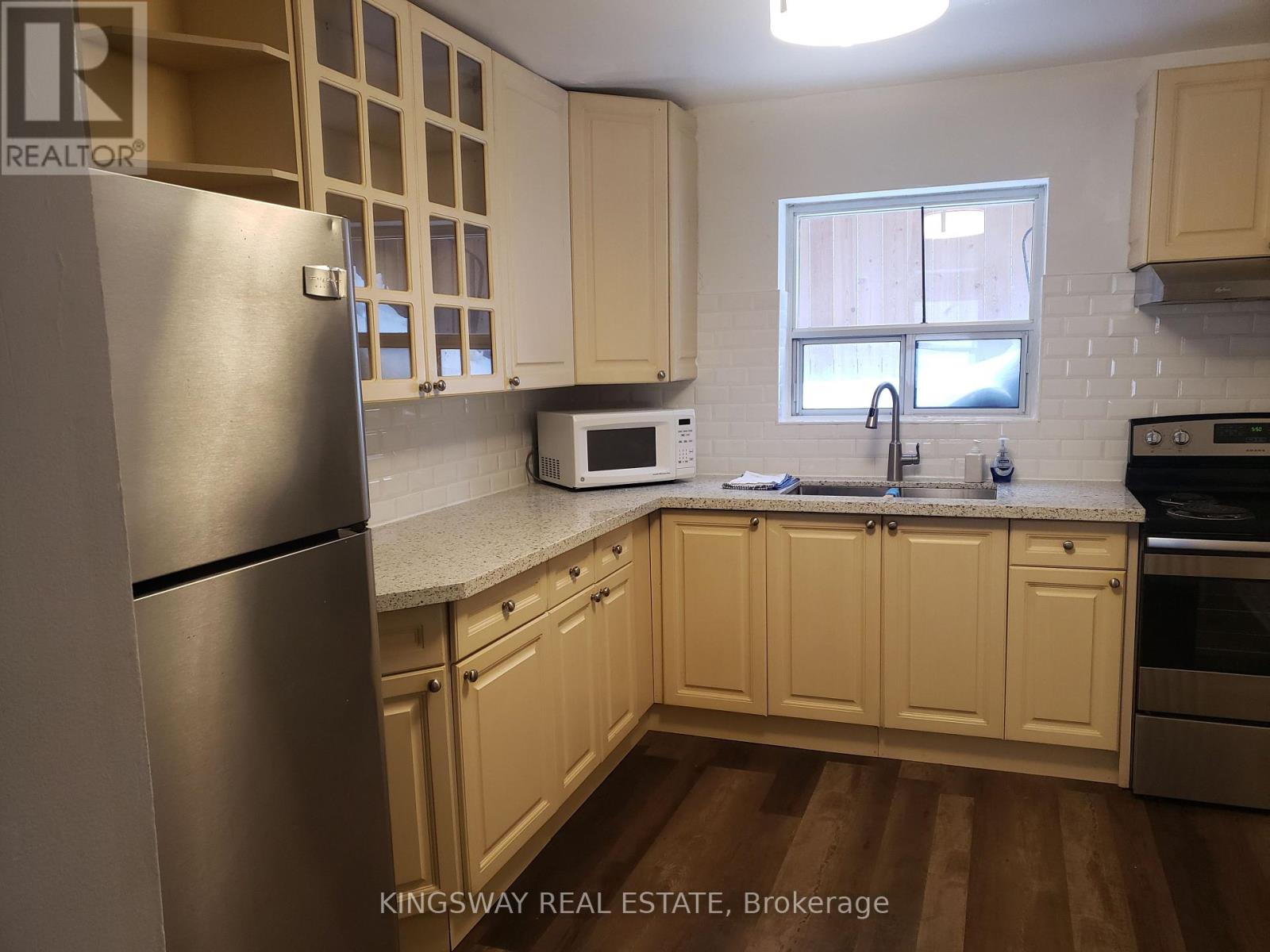 1 - 312 Lakeshore Road E Property Photo 2