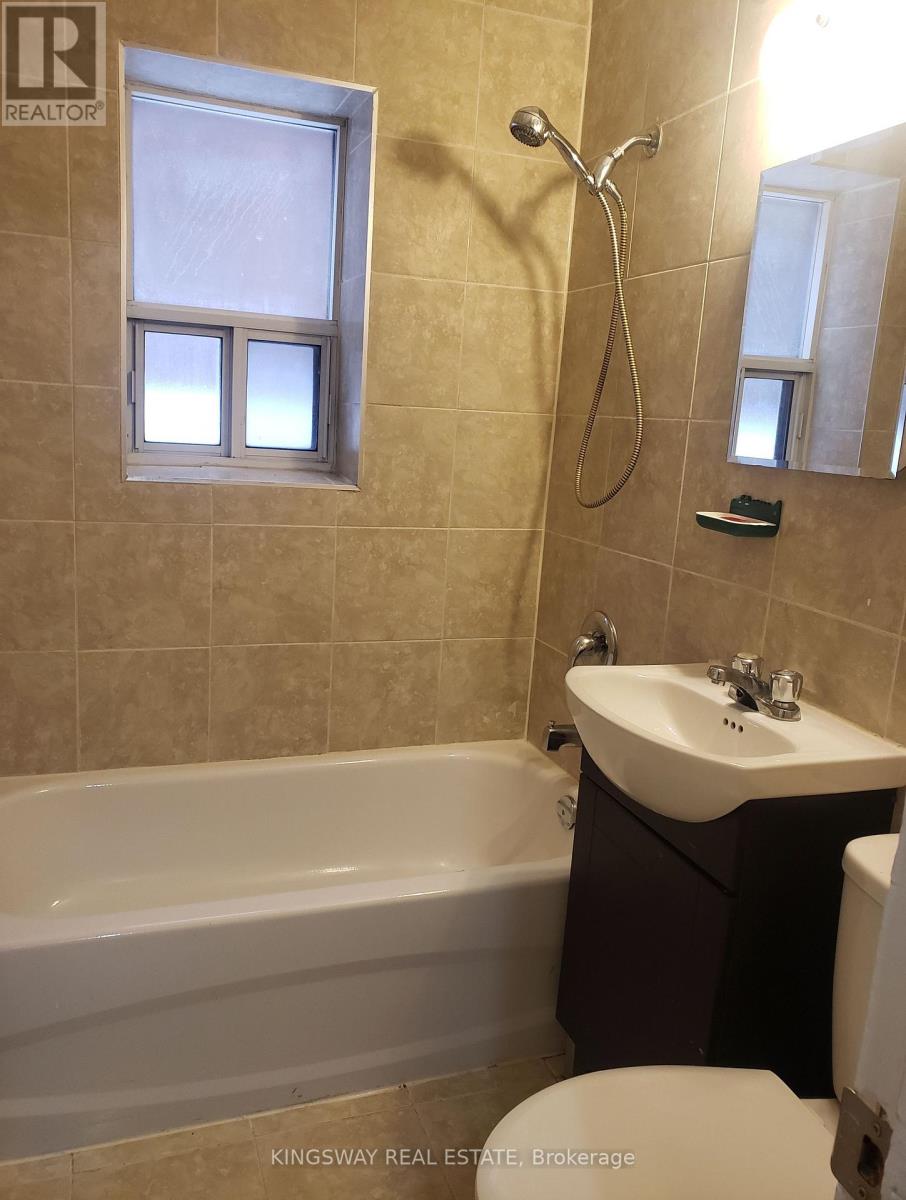 1 - 312 Lakeshore Road E Property Photo 4