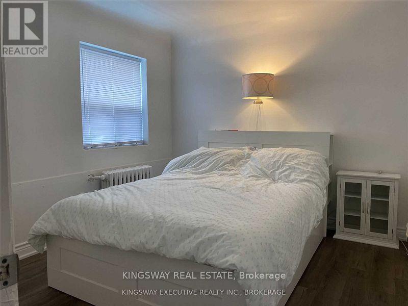 1 - 312 Lakeshore Road E Property Photo 7