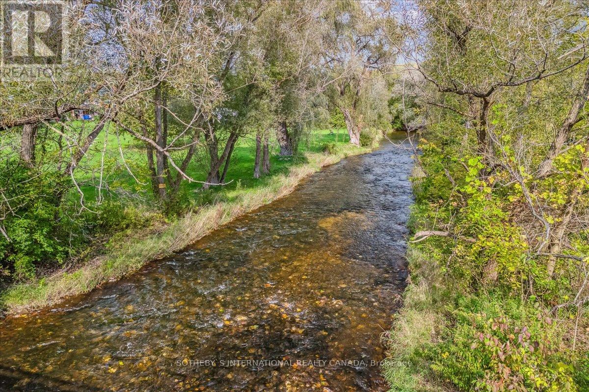 9 Walkers Line Property Photo 2