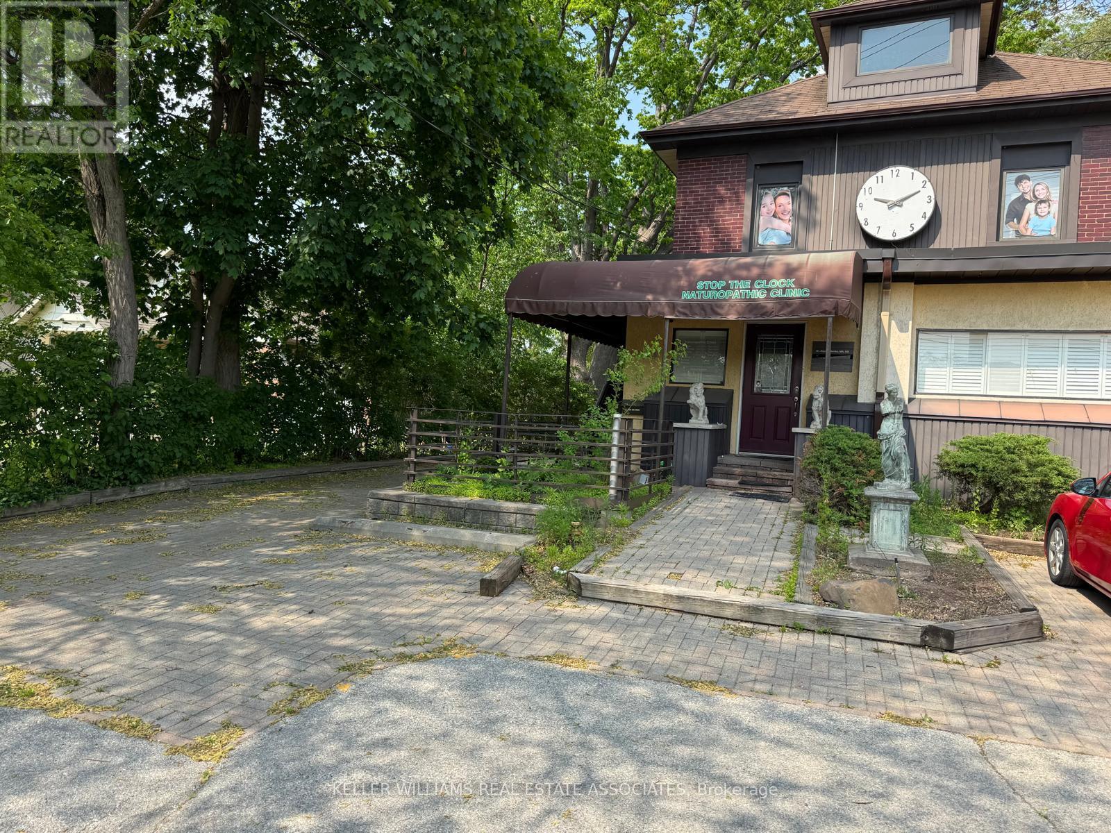 207 - 1553 Hurontario Street Property Photo 4