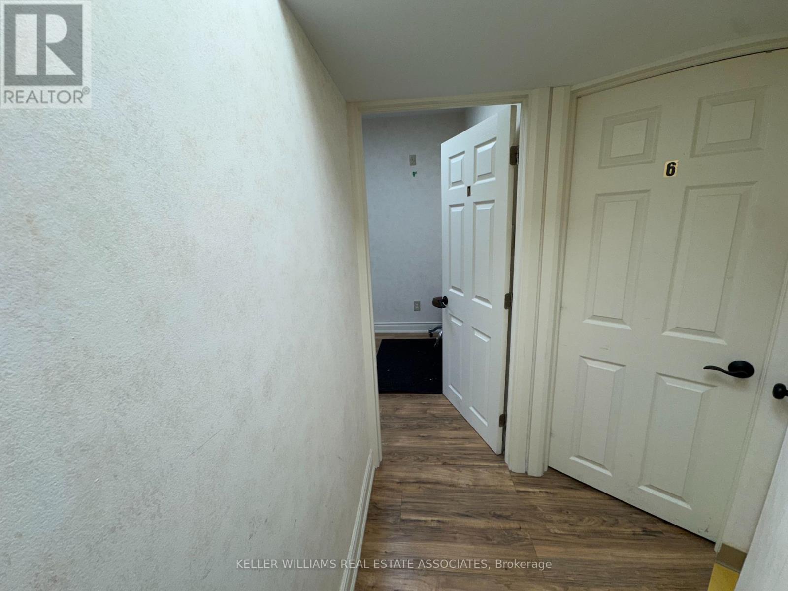 207 - 1553 Hurontario Street Property Photo 11