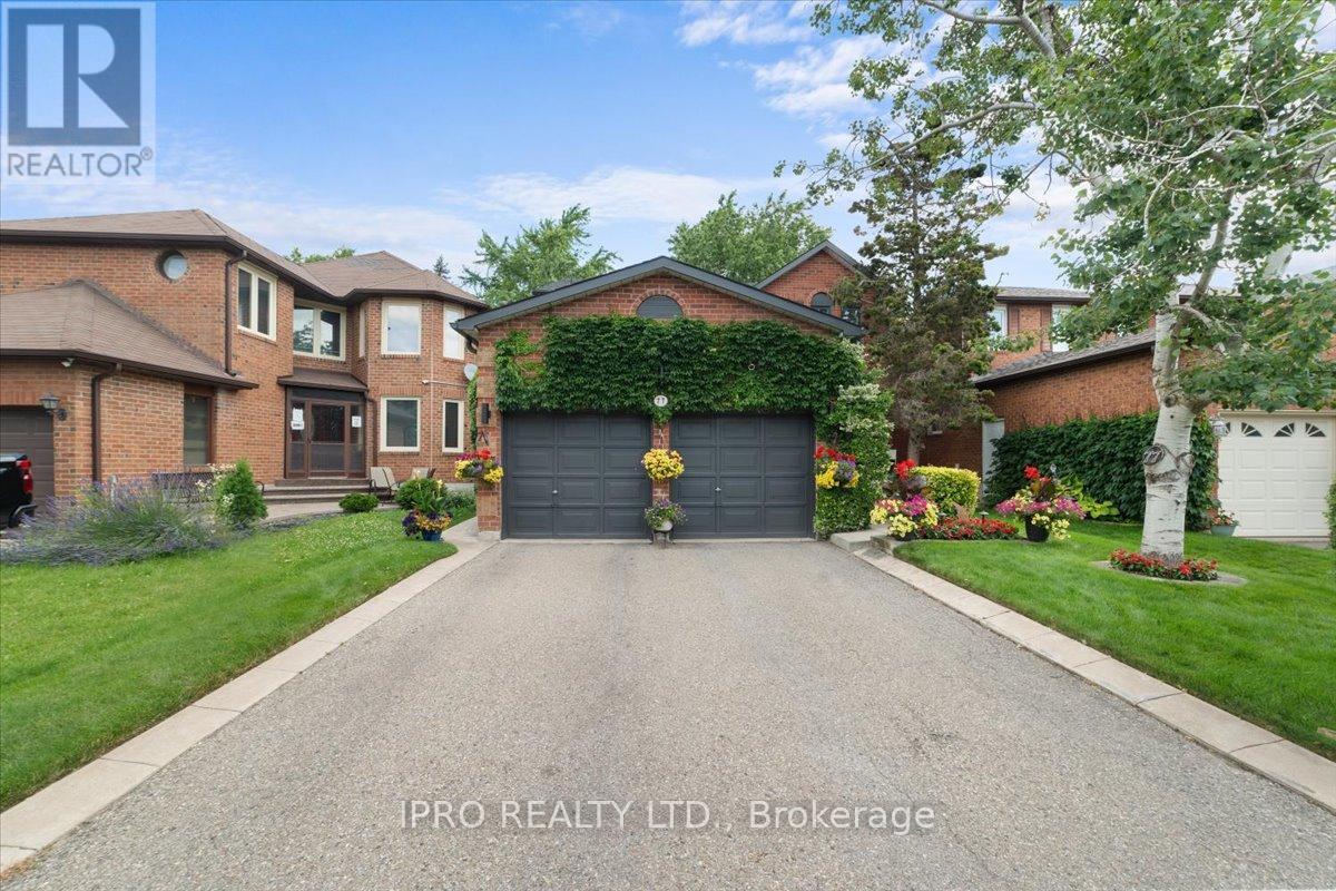 77 Lord Simcoe Drive Property Photo 1