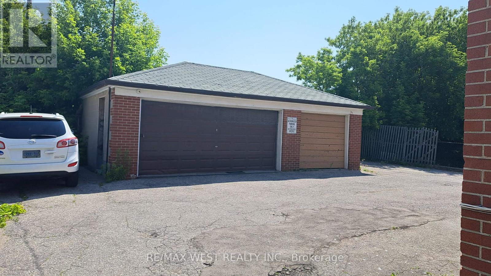 2607-2609 Keele Street Property Photo 2