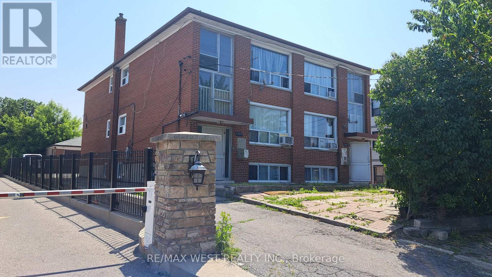 2609 Keele St Property Photo 1