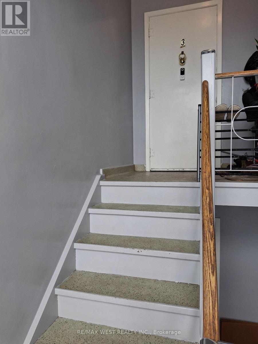 2609 Keele St Property Photo 4