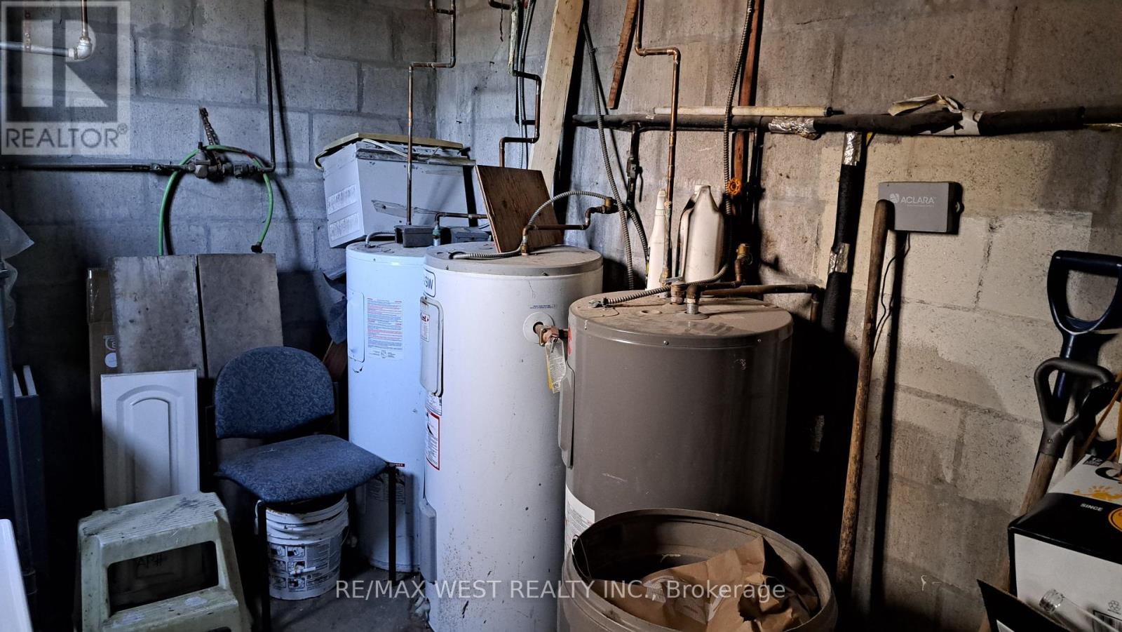 2609 Keele St Property Photo 7