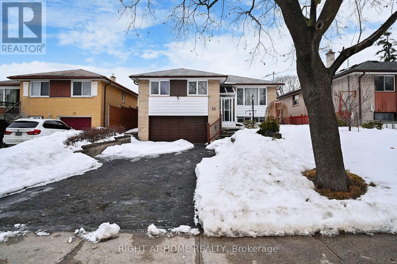 35 Westhumber Boulevard Property Photo 1