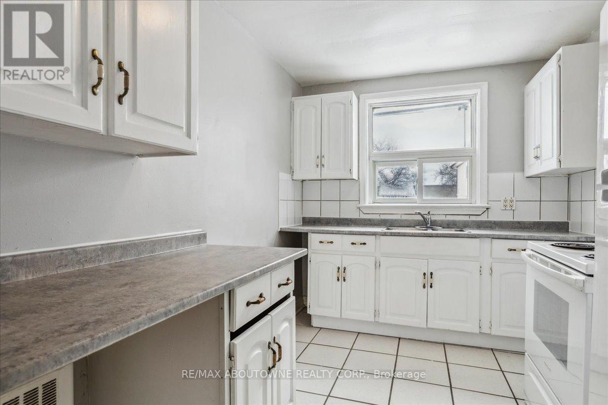 1 - 1023 Churchill Avenue Property Photo 15