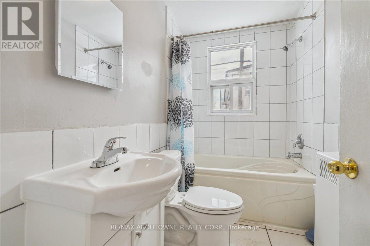 1 - 1023 Churchill Avenue Property Photo 29