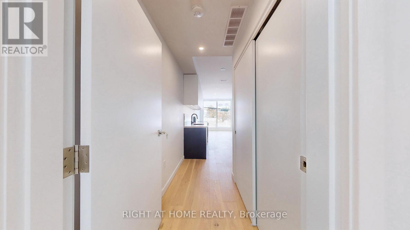 Unit 3 - 3122 Dundas Street W Property Photo 2