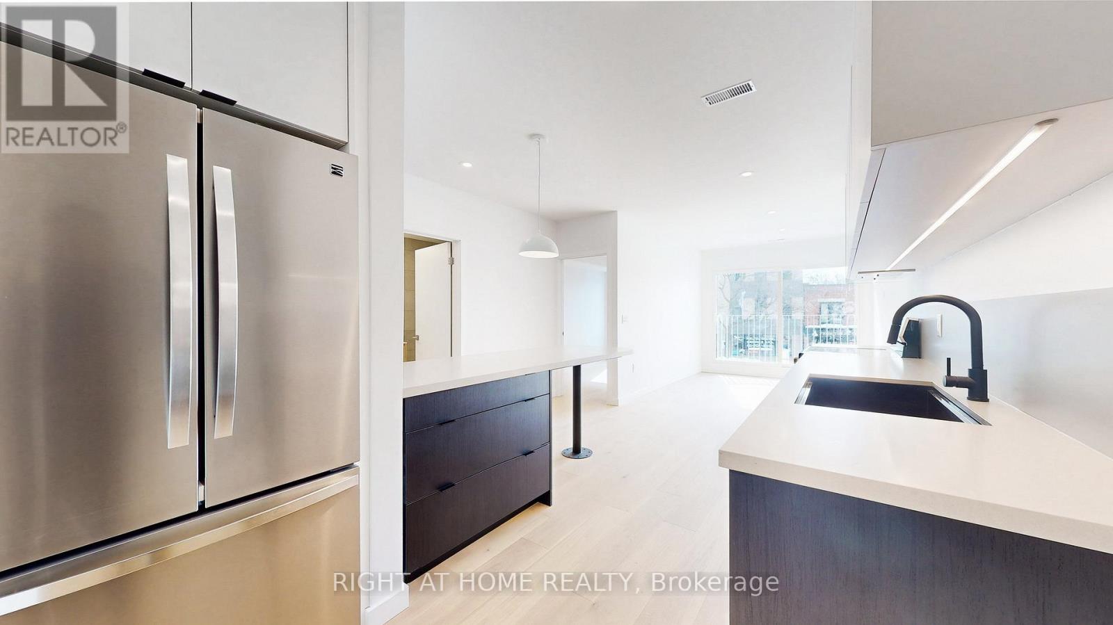 Unit 3 - 3122 Dundas Street W Property Photo 3