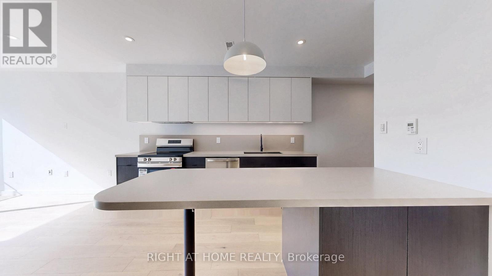 Unit 3 - 3122 Dundas Street W Property Photo 8