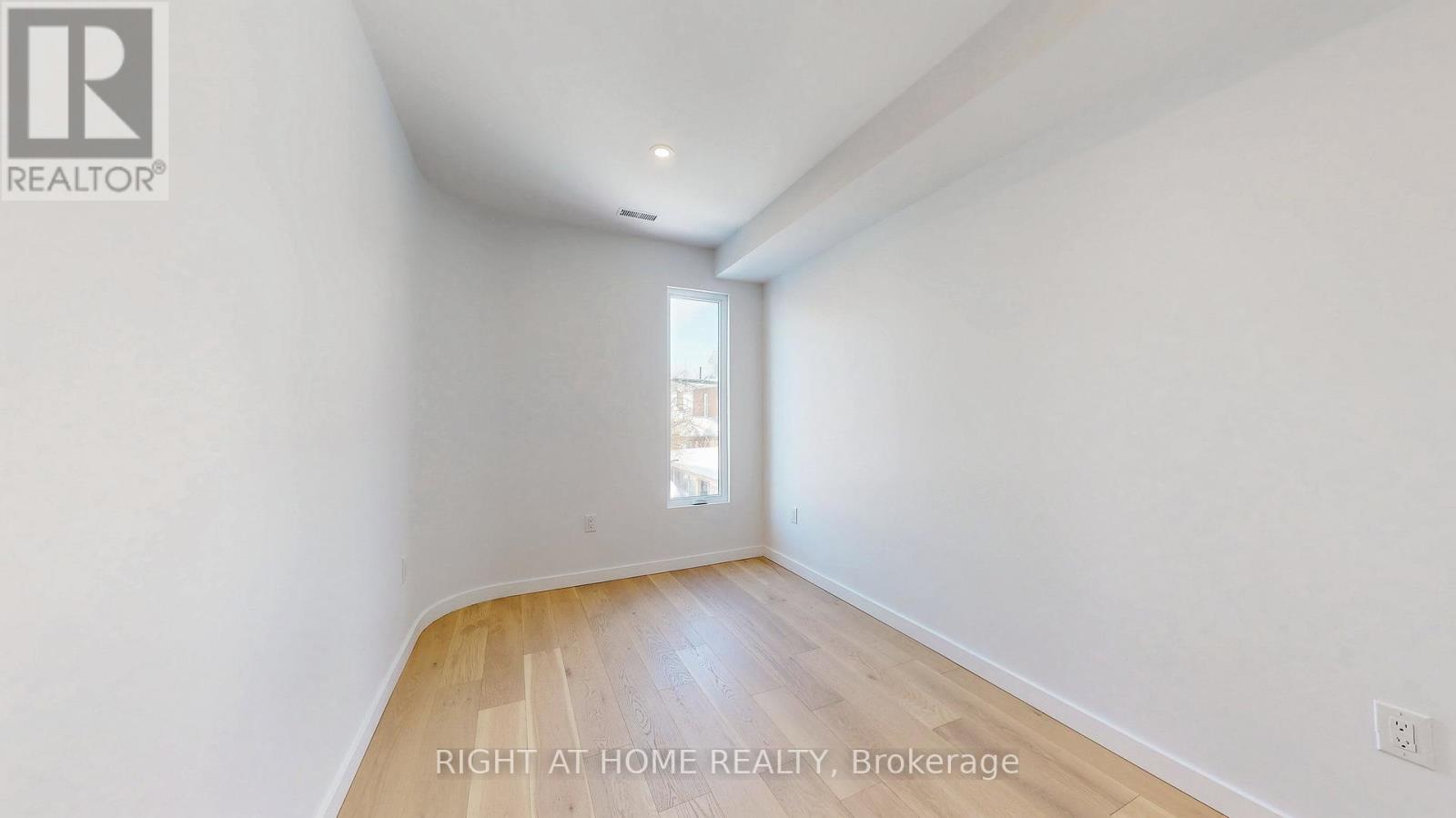 Unit 3 - 3122 Dundas Street W Property Photo 10