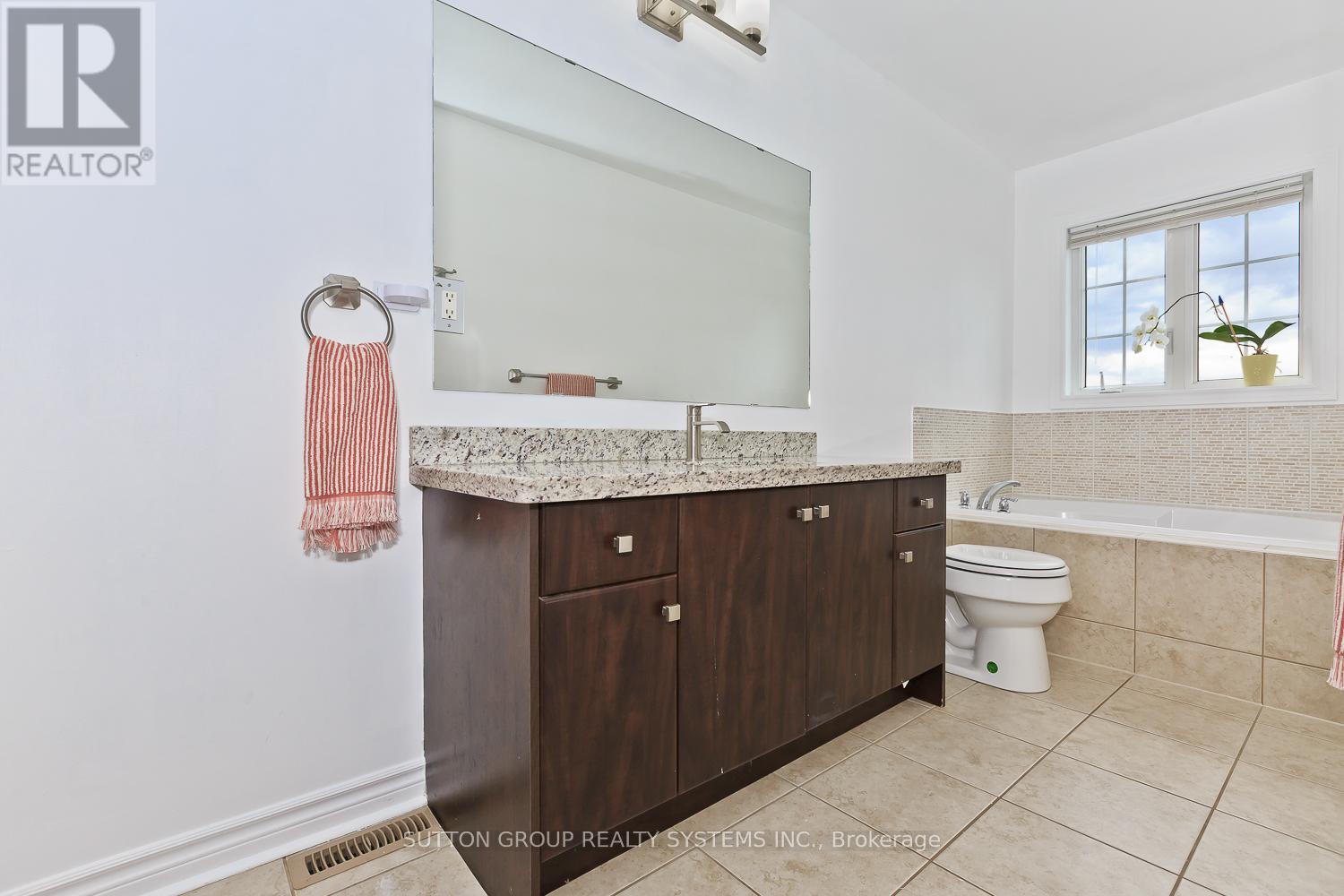 355 Hobbs Crescent Property Photo 20