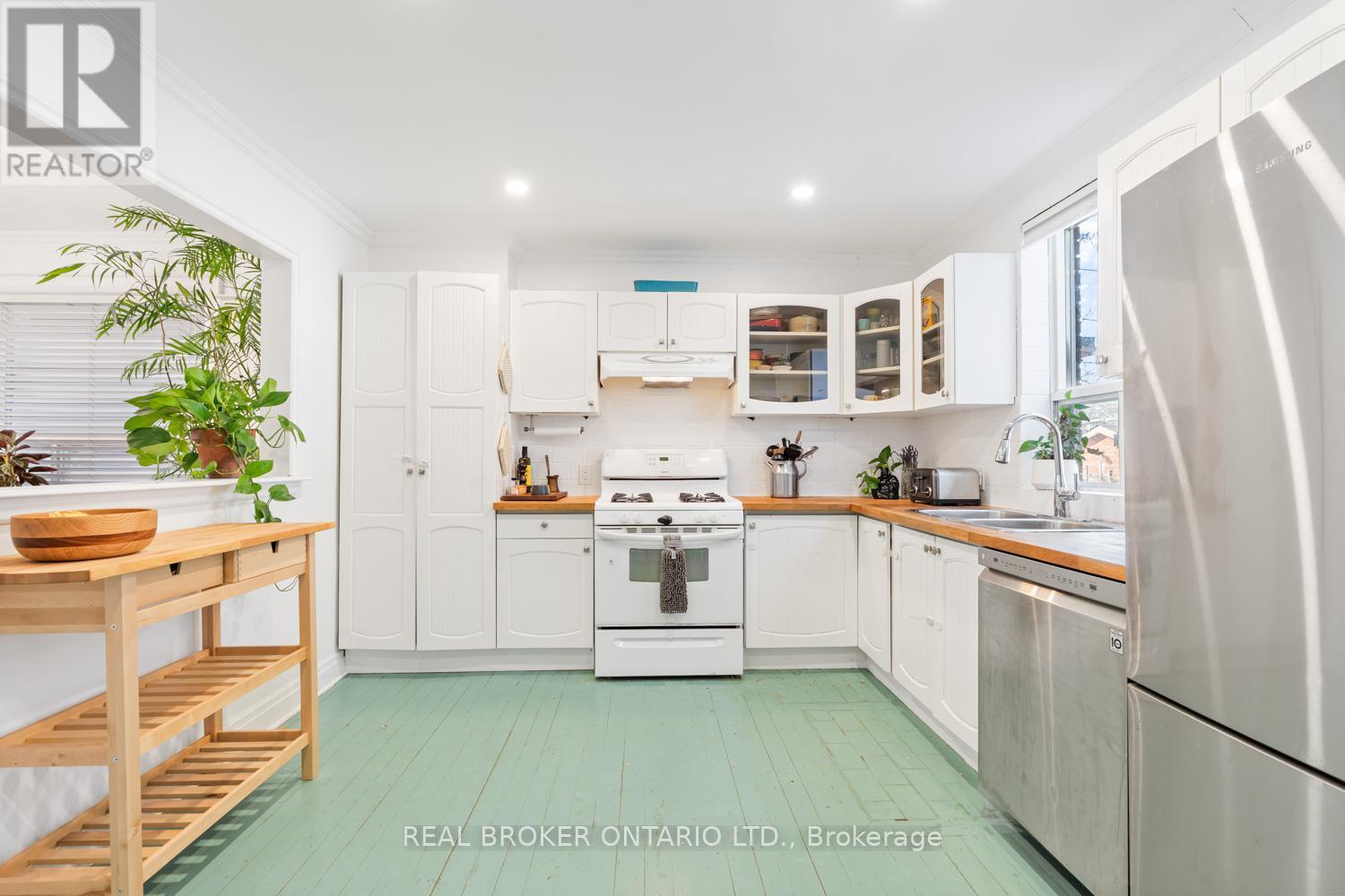 130 Harvie Avenue Property Photo 10