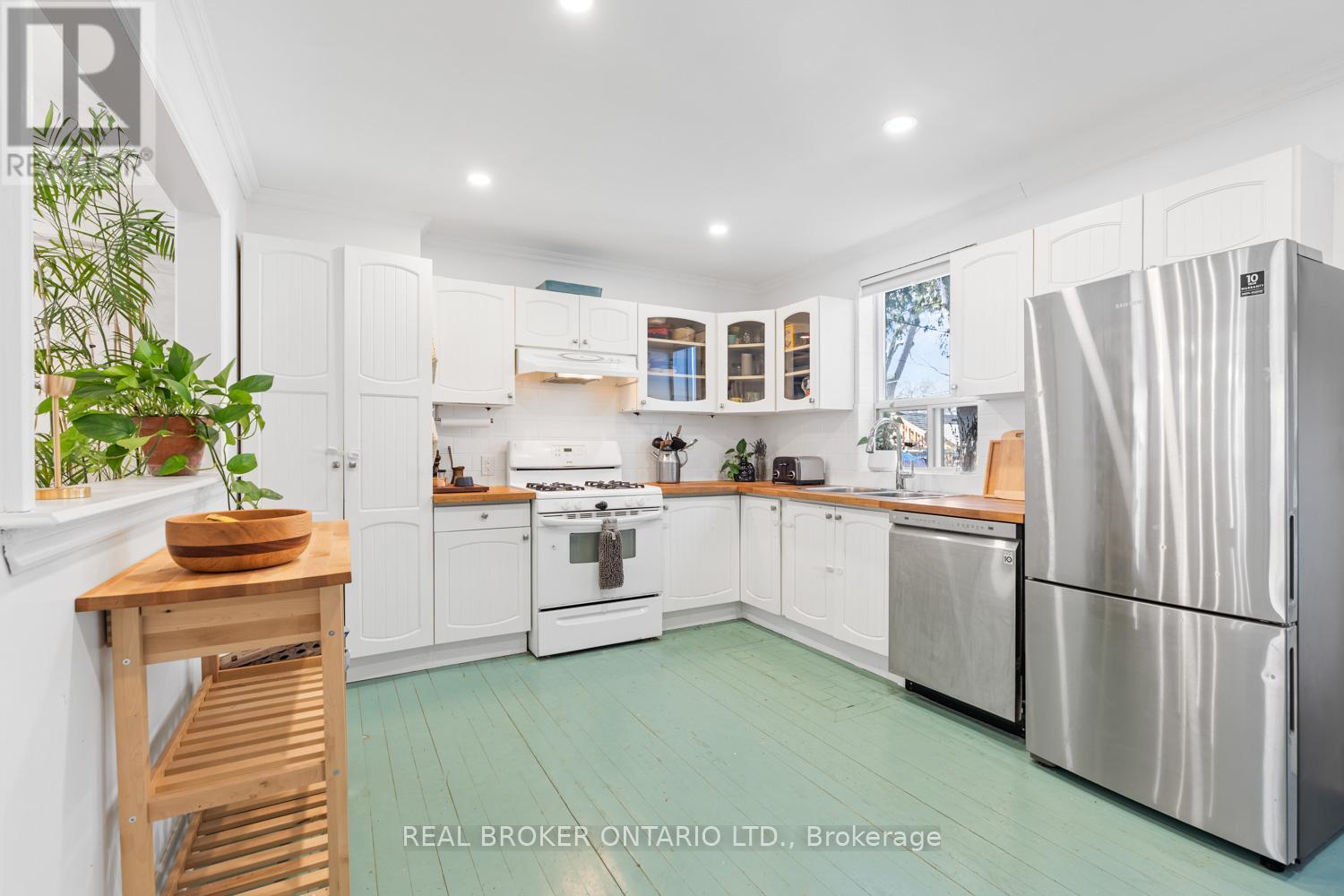 130 Harvie Avenue Property Photo 11